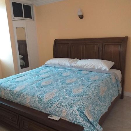 Rooms By The Pool Kingston Ngoại thất bức ảnh