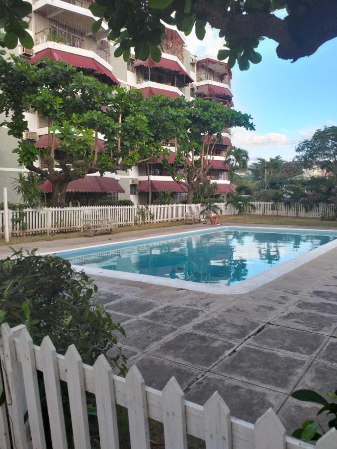 Rooms By The Pool Kingston Ngoại thất bức ảnh